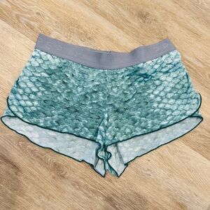 Reel Skipper Green Scales Shorty shorts medium